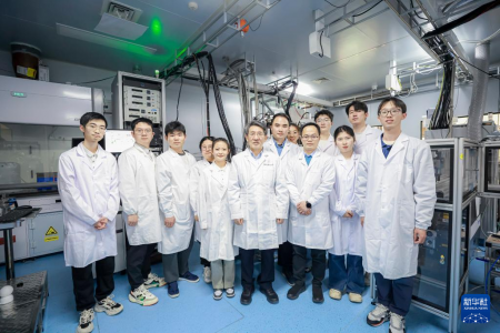 纳米尺上“搭积木”:中国科学家发现常压下镍氧化物具高温超导电性